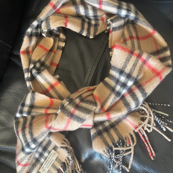 Burberry Traditional Checkered 100% Cashmere Medium Beige Scarf - Picture 2 of 11